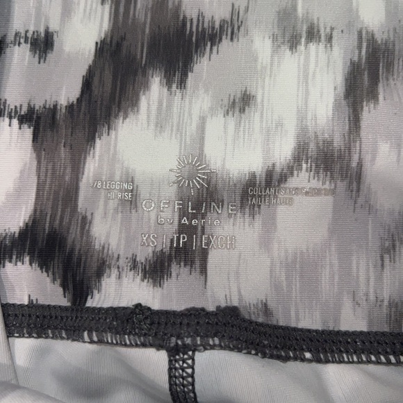 Aerie offline front cross leggings - size XS - Picture 3 of 3